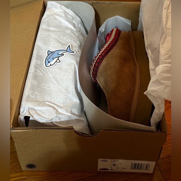 ♥️🤎BNWT UGG Tazz Platform Slipper Chestnut Kids size 5🤎♥️ - Picture 2 of 5